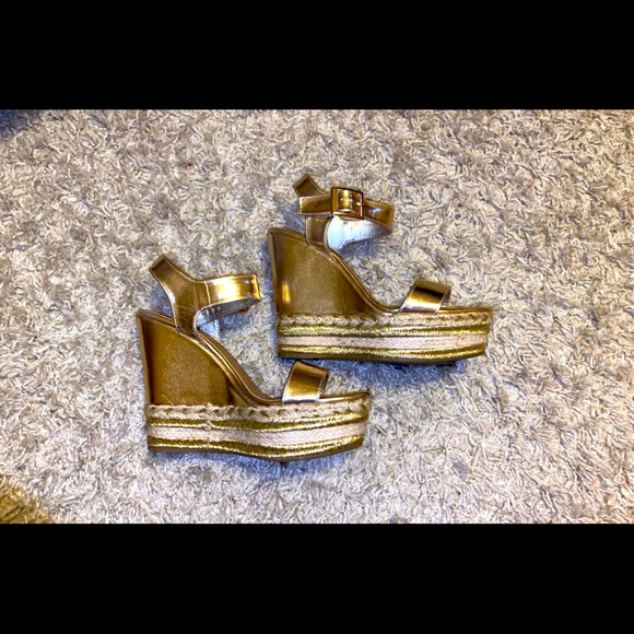 gold wedge heels - Picture 1 of 3